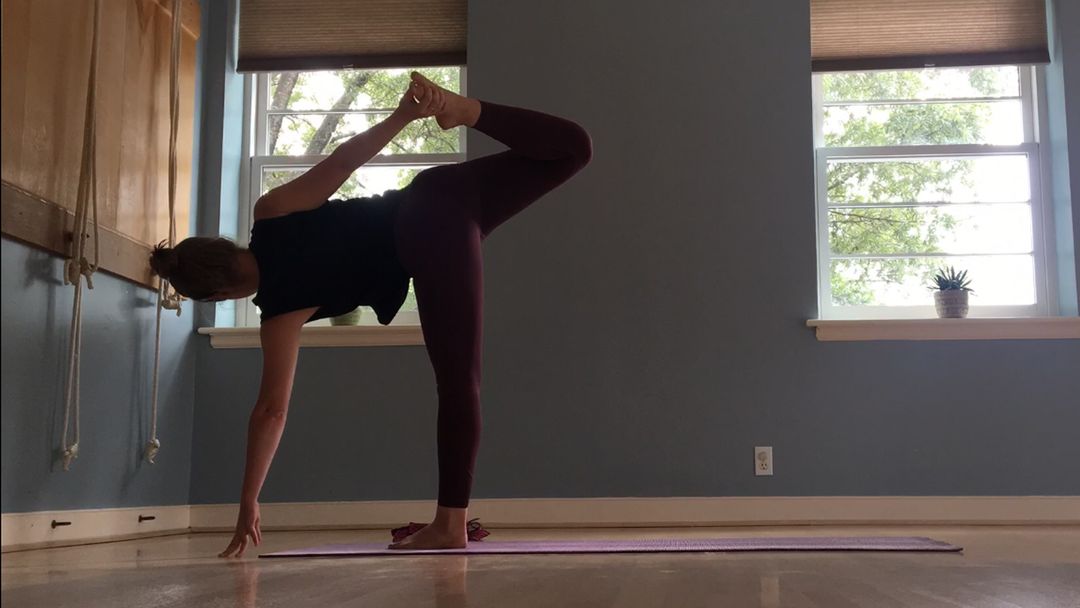 Yoga for the Hypermobile: Protect Your Spine - A Sequence for Lower Body  Strength - YogaUOnline