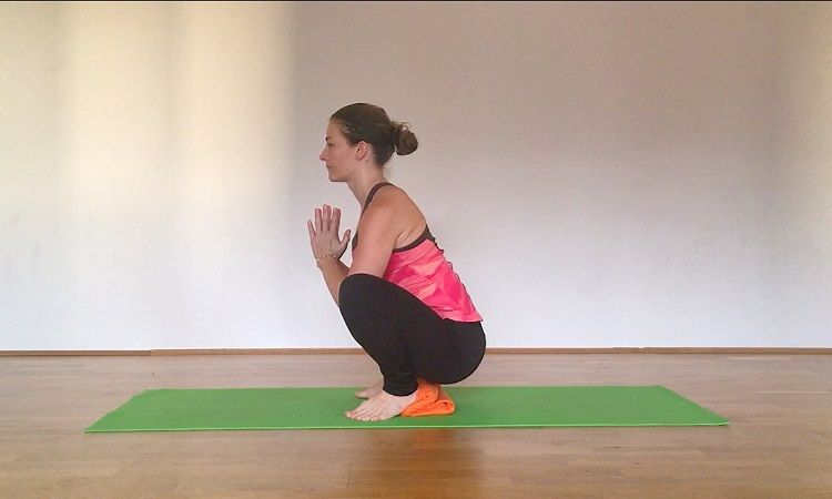 YOGABODY - Lovely to see a 'Stiletto Squat' done with the Yoga