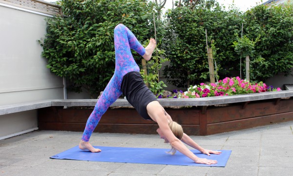 A Simple 10-Minute Balancing Yoga Sequence - DoYou